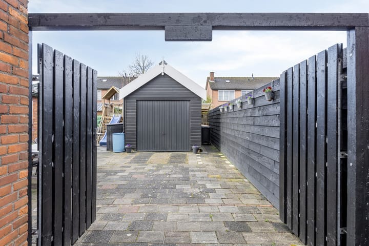 Photo 32 of Burgemeester Kosterstraat 30