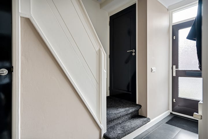 Photo 8 of Van Isselmudenstraat 19