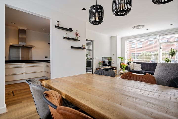 Photo 15 of Van Isselmudenstraat 19