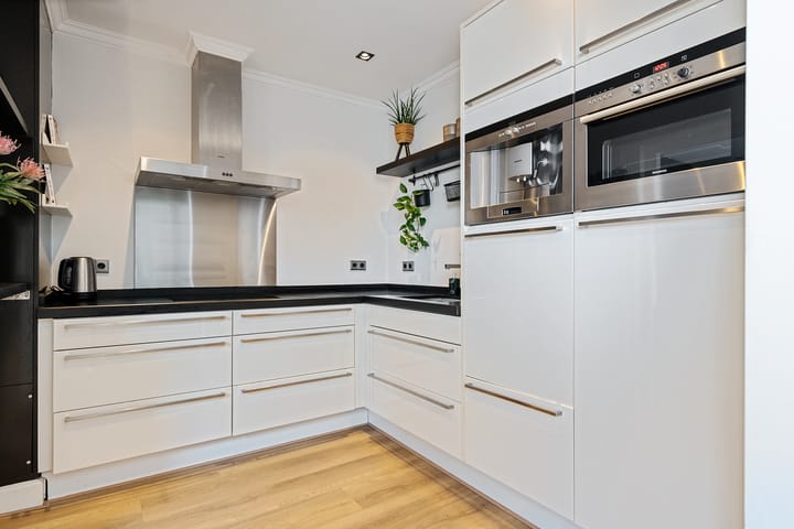 Photo 16 of Van Isselmudenstraat 19