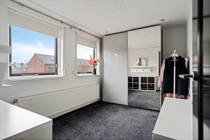 Photo 23 of Van Isselmudenstraat 19