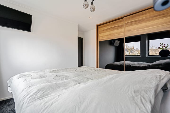 Photo 27 of Van Isselmudenstraat 19