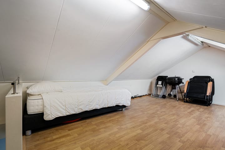 Photo 28 of Van Isselmudenstraat 19