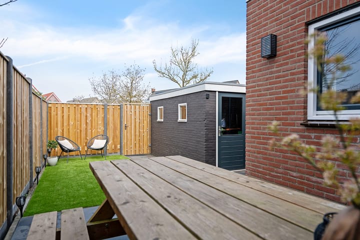 Photo 31 of Van Isselmudenstraat 19