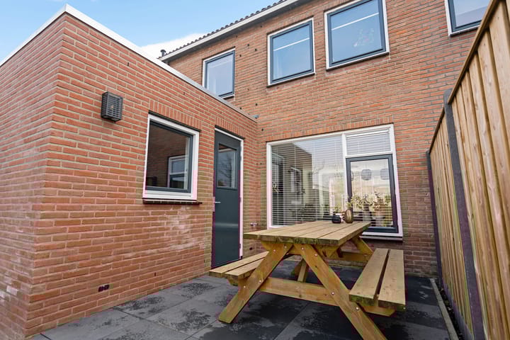 Photo 33 of Van Isselmudenstraat 19