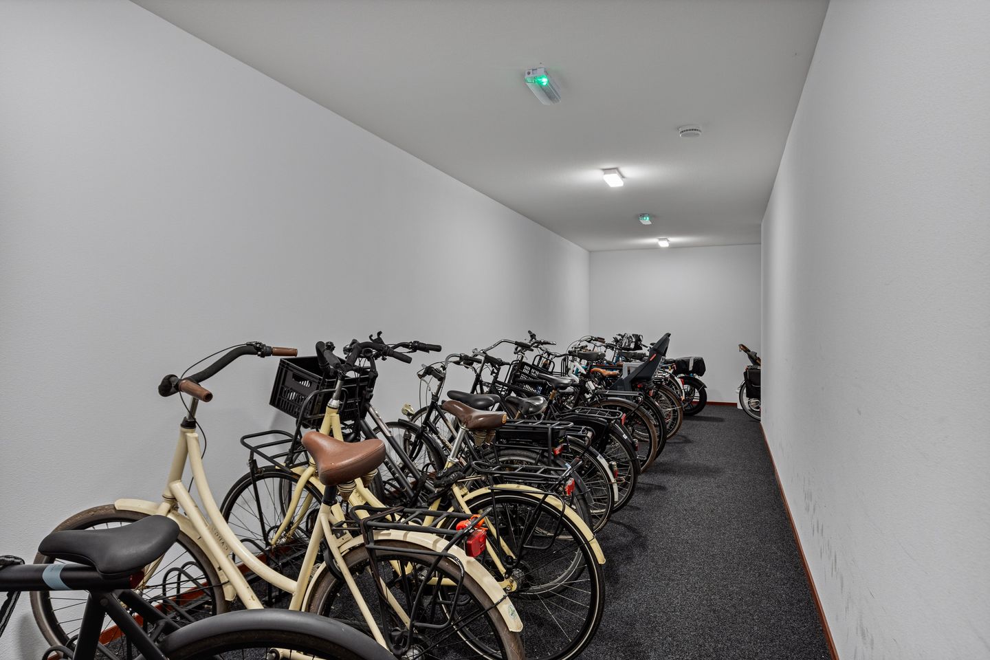 Photo 14 of Westzijde 40-H