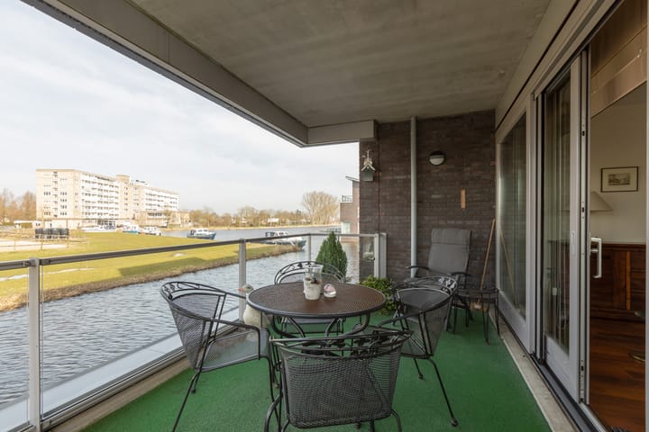 Foto 8 van Hoofden 1-002