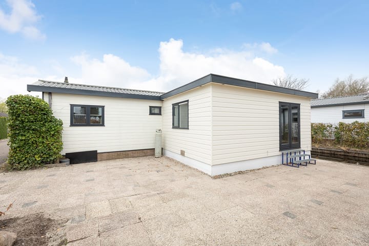 Photo 2 of Nieuw-Loosdrechtsedijk 217-C074