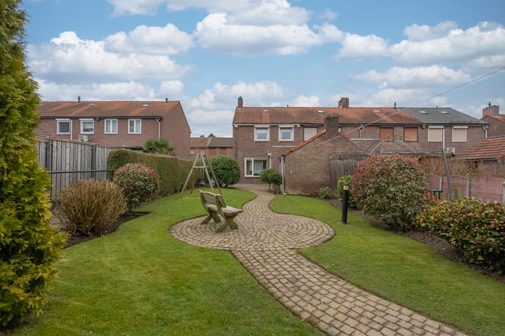 Foto 19 van Burg.Franssenstraat 26