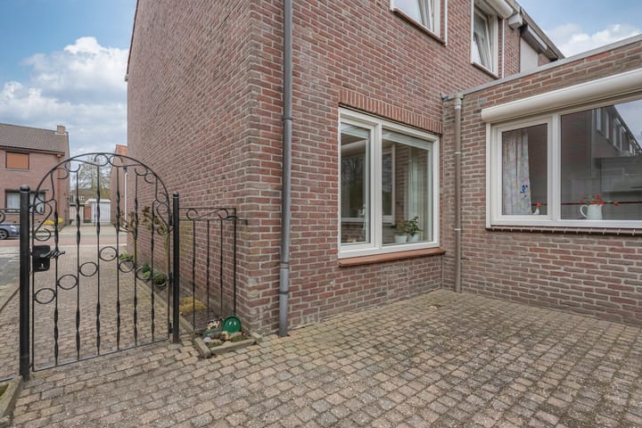 Foto 20 van Burg.Franssenstraat 26