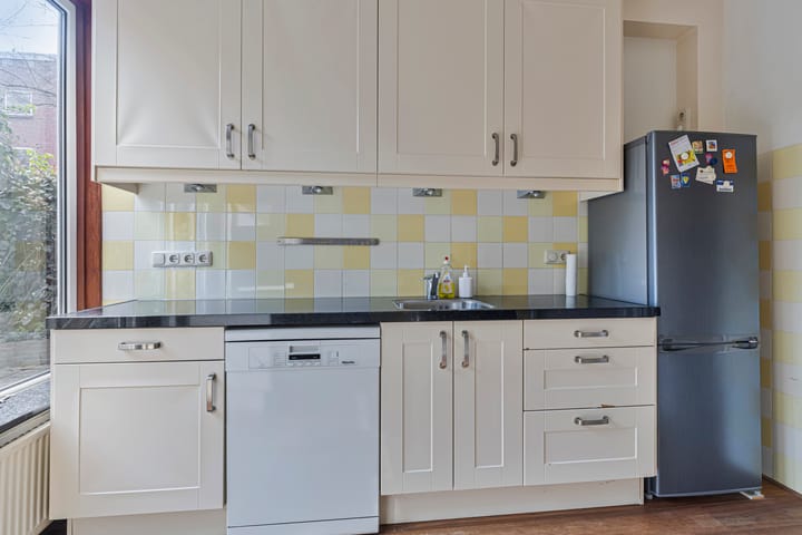 Foto 15 van De Genestetstraat 2