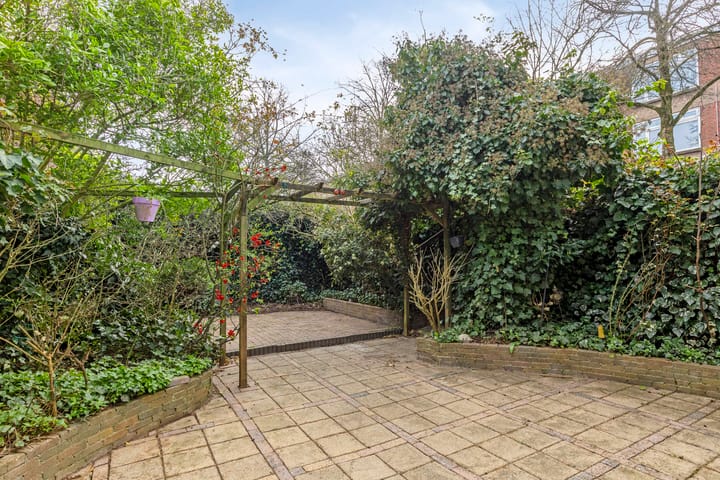 Foto 31 van De Genestetstraat 2