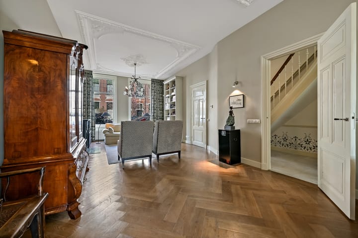 Photo 10 of Nassau Dillenburgstraat 15