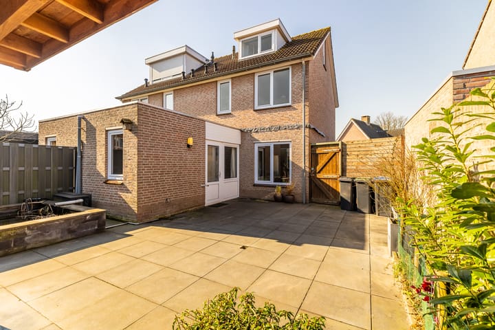 Foto 35 van Julianalaan 50