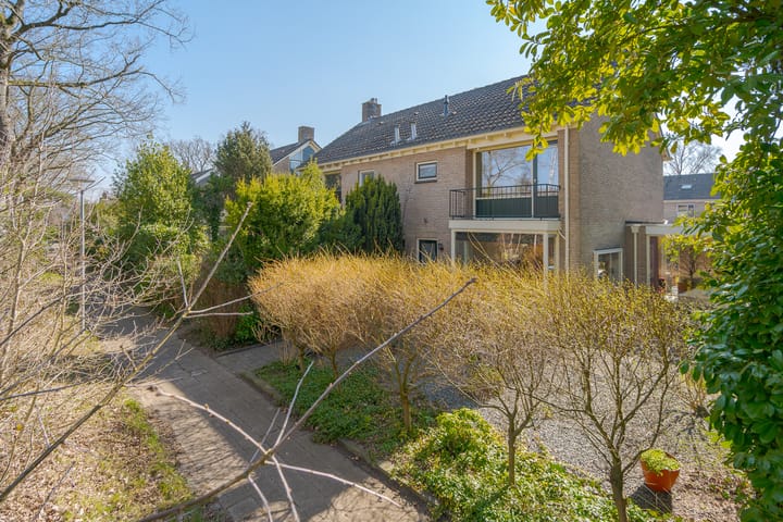 Foto 8 van van Bergenstraat 56