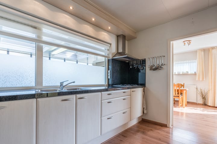 Photo 10 of Veerstraat 39