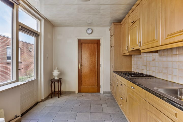 Photo 8 of Rugstraat 26