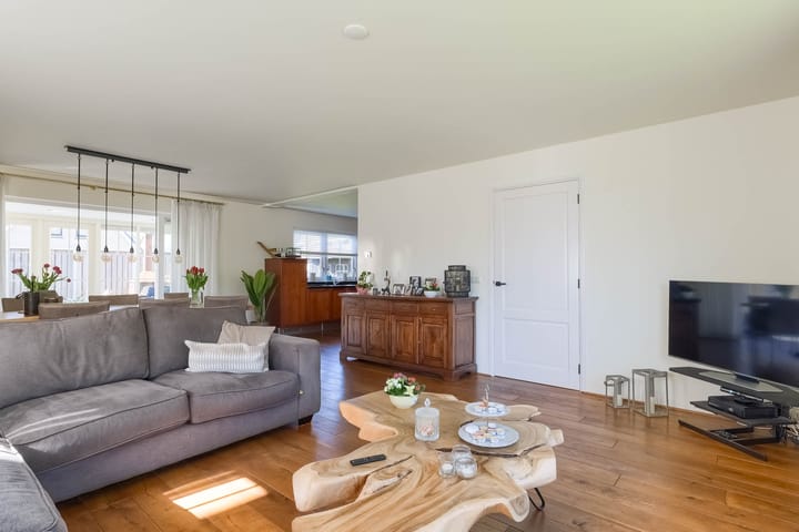 Photo 11 of Spade 19