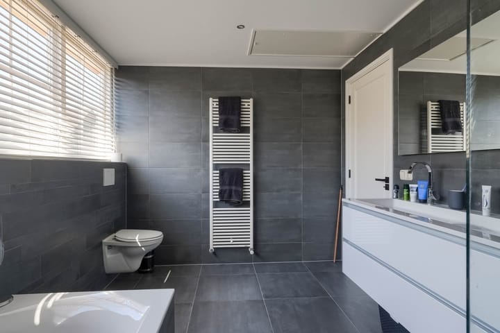 Photo 42 of Spade 19