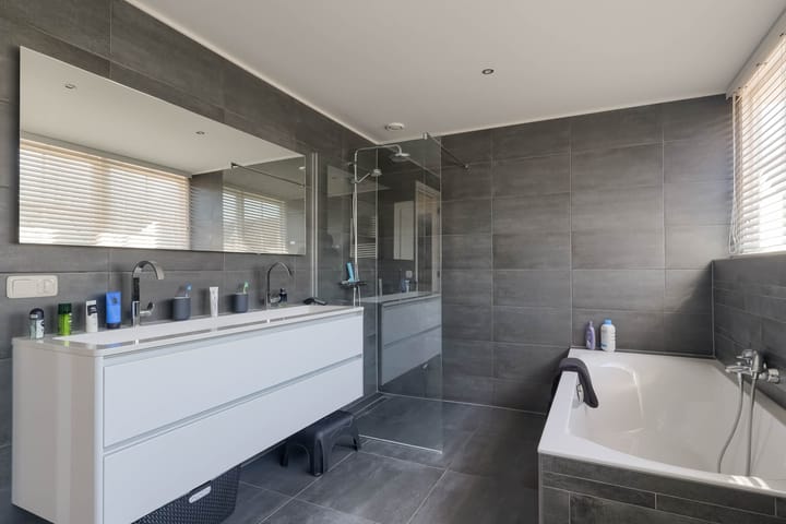 Photo 41 of Spade 19