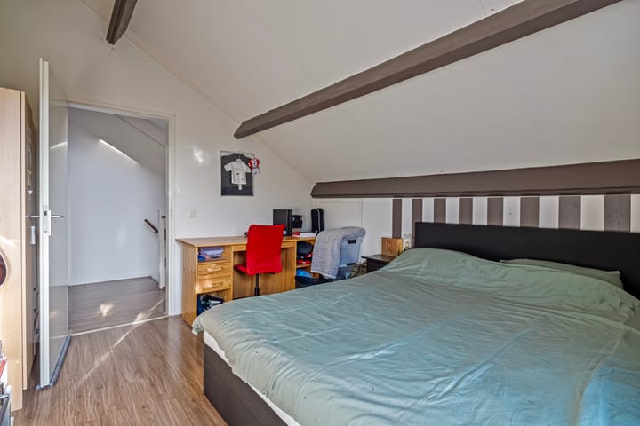 Photo 11 of Rhebruggenstraat 4