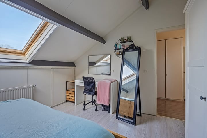 Photo 13 of Rhebruggenstraat 4