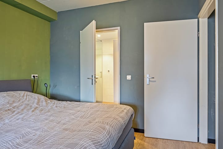 Photo 16 of Rhebruggenstraat 4