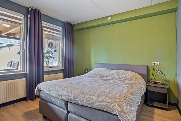 Photo 17 of Rhebruggenstraat 4