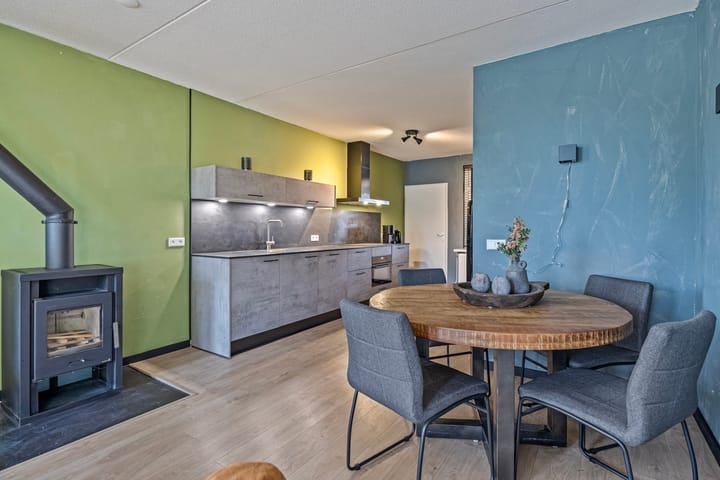 Photo 24 of Rhebruggenstraat 4