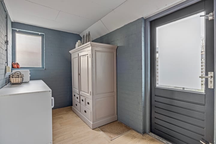 Photo 32 of Rhebruggenstraat 4