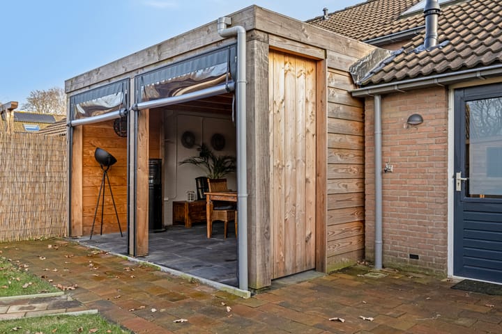 Photo 35 of Rhebruggenstraat 4