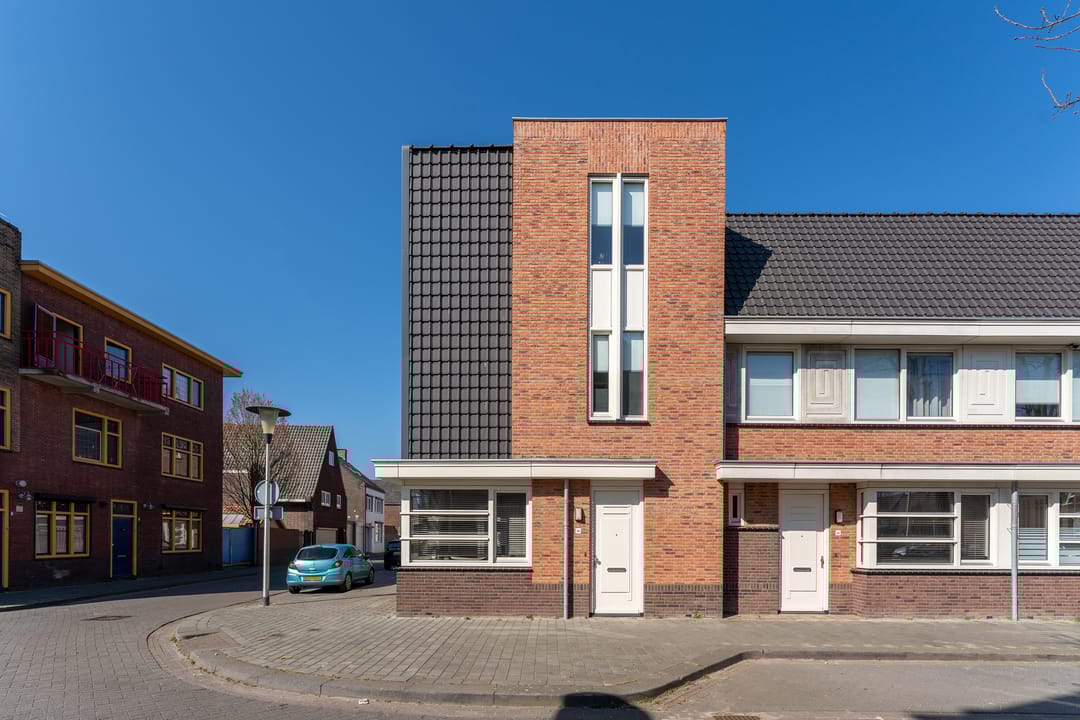 Foto 1 van Pastoor van Leeuwenstraat 46