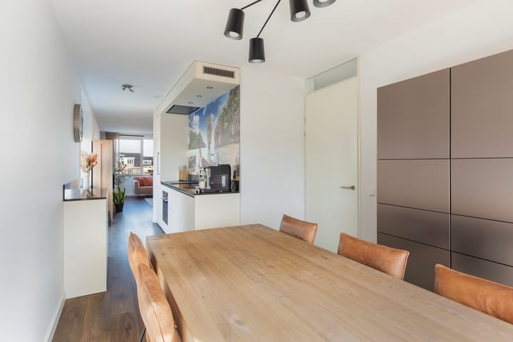 Photo 17 of Johan de Wittstraat 29