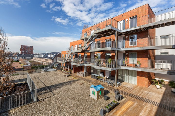 Photo 39 of Johan de Wittstraat 29