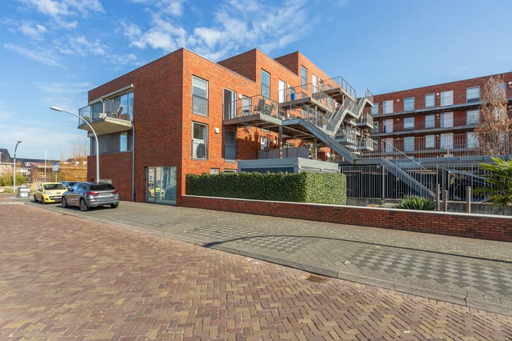 Photo 41 of Johan de Wittstraat 29