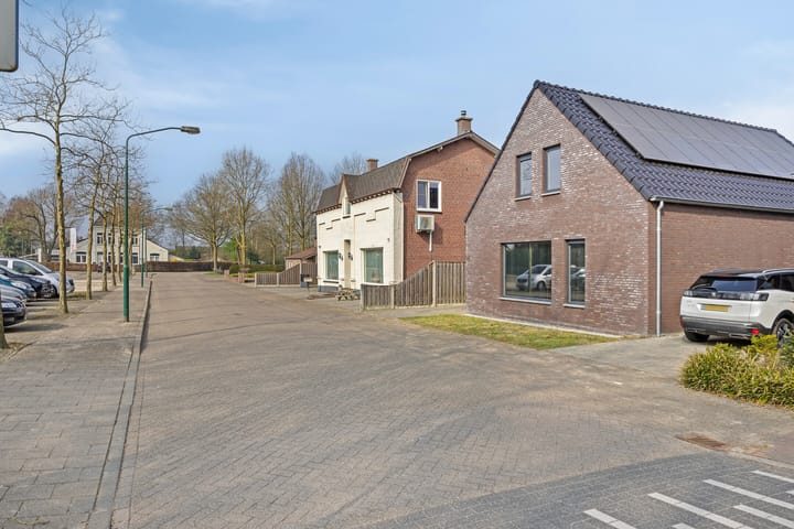 Foto 2 van Stationsplein 4