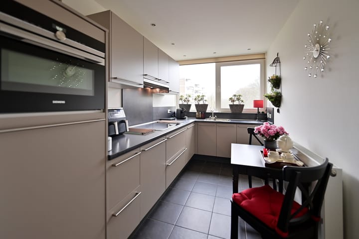 Photo 12 of Veenbesstraat 398