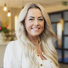 Cynthia Tieken - Commercieel Medewerker