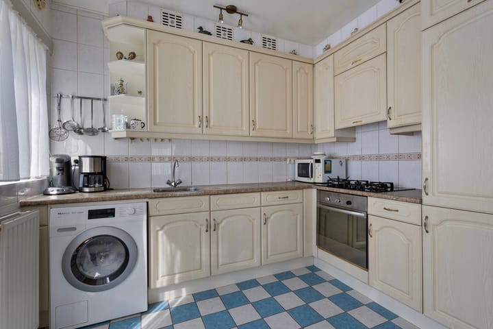 Photo 7 of Pijnboomstraat 43