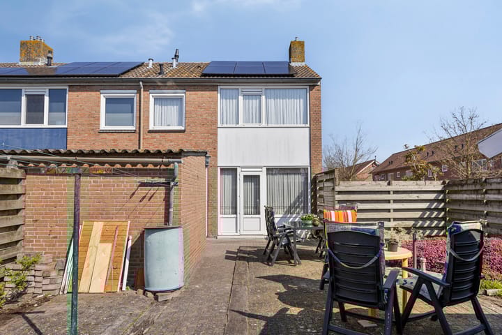 Photo 18 of Pijnboomstraat 43