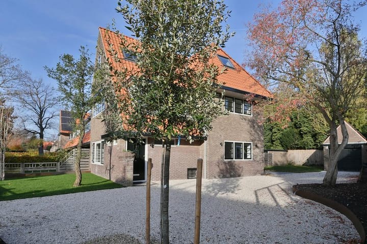 Photo 2 of Lothariuslaan 47