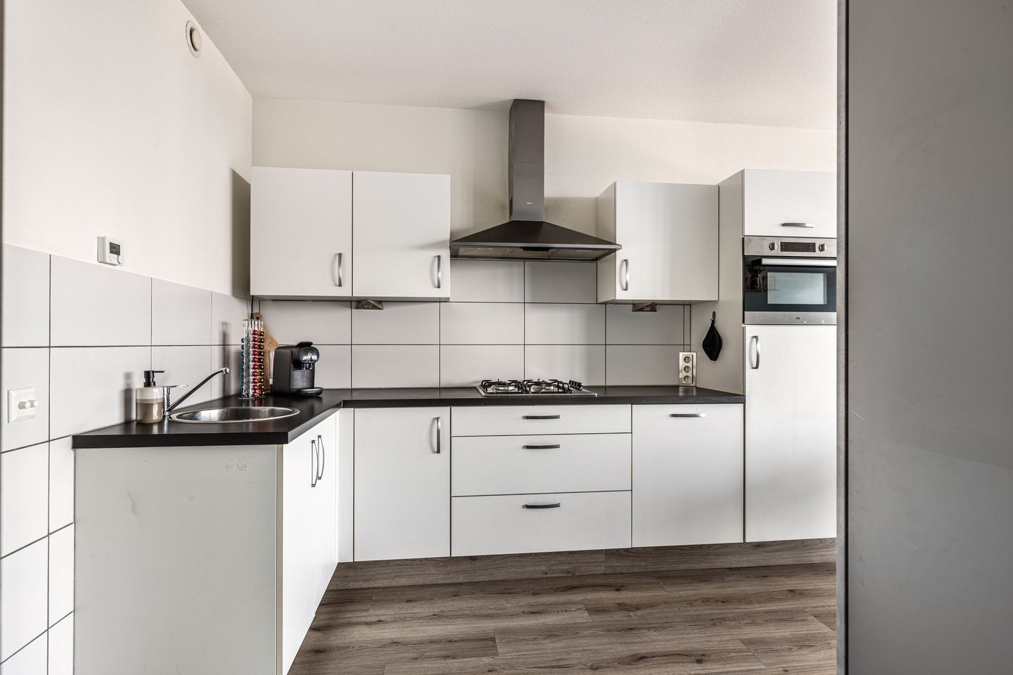 Foto 10 van Raadhuisplein 184