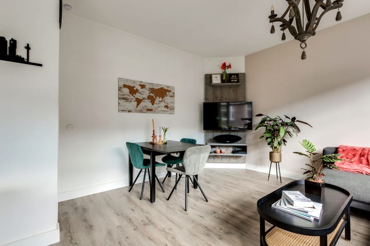 Photo 12 of Van der Dussenstraat 13-B02