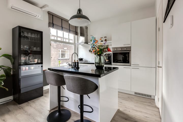 Photo 14 of Van der Dussenstraat 13-B02