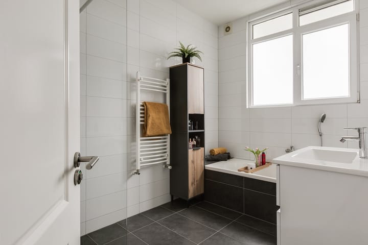 Photo 18 of Van der Dussenstraat 13-B02