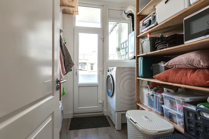 Photo 22 of Van der Dussenstraat 13-B02