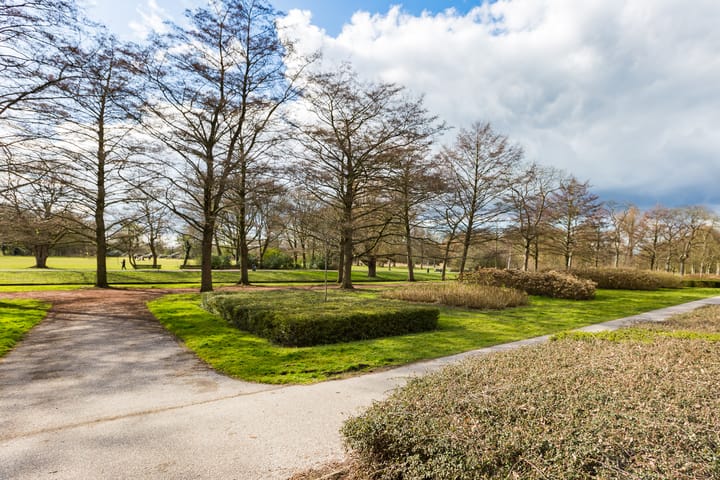 Photo 32 of Van der Dussenstraat 13-B02