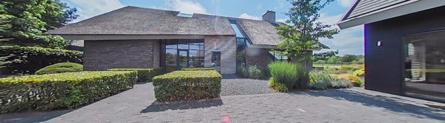 Royale, afgesloten oprit.