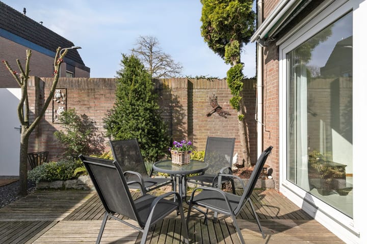 Foto 29 van Van Oosterzeestraat 12