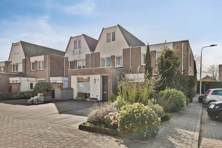 Foto 33 van Van Oosterzeestraat 12